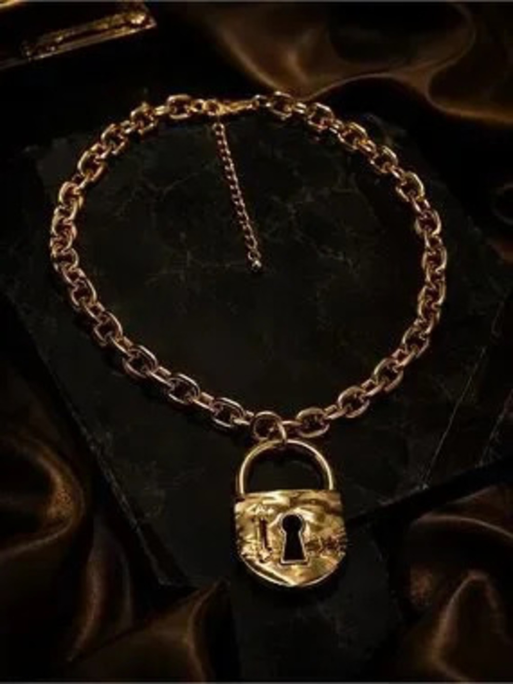 Lock Etoile Chunky Chain Necklace